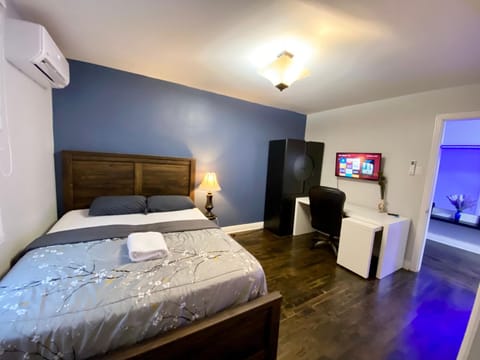 MontREAL HOMES - Affordable Rooms, Smart TV, Shared Kitchen Bed and breakfast in Côte Saint-Luc