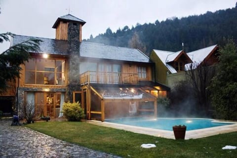 Property building, Natural landscape, Garden, Mountain view, Pool view, Swimming pool