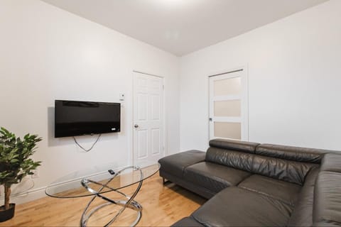 Nice 3 bedrooms apartment - 461 Appartement in Montreal
