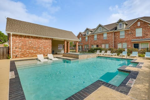 Central College Station Townhome with Community Pool House in College Station