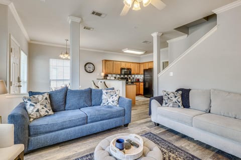 Central College Station Townhome with Community Pool House in College Station