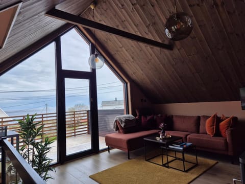 Day, Balcony/Terrace, Living room, Seating area, Lake view