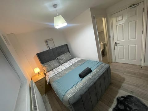Sweet 4 bedroom House Driveway and Large Garden Casa in Barking