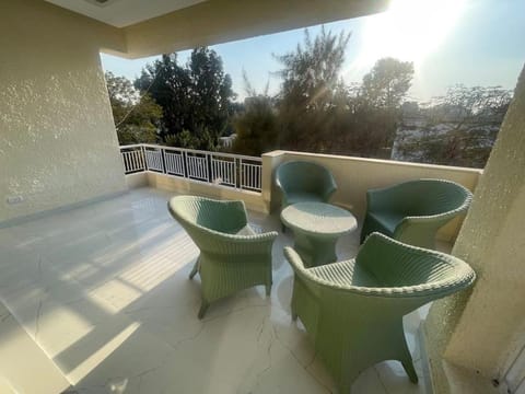 Modern home open green view Sunny Bright Condo in Cairo Governorate