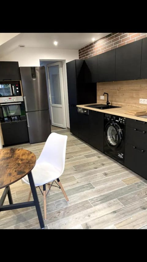 dishwasher, oven, pet friendly, stove, washing machine