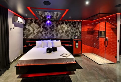 Shower, Bed, Bathroom, Photo of the whole room, Evening entertainment, Bedroom, minibar, towels, air conditioner