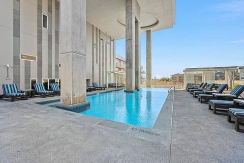 Luxury Penthouse/Heart of Dallas Condo in Addison