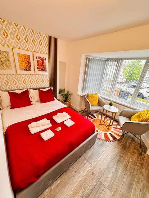 -R1- Newly Renovated En-Suite Private Room in Birmingham Selly Oak Bed and Breakfast in Birmingham