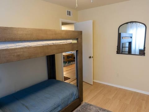 Nice 2 bedroom Apt by UF & Shands Apartment in Gainesville