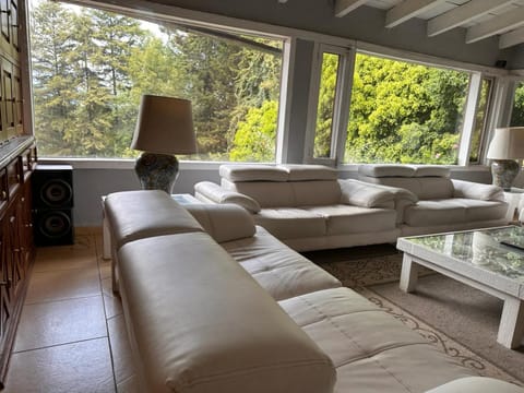 Hermosa Casa en el corazón del Bosque House in Valle de Bravo