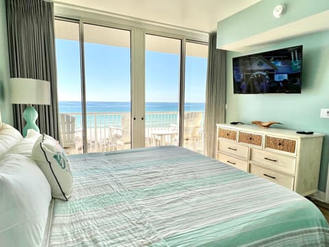 Beautiful Beach Front, Okaloosa Dreamin 404! Free Activities Included! Apartment in Okaloosa Island