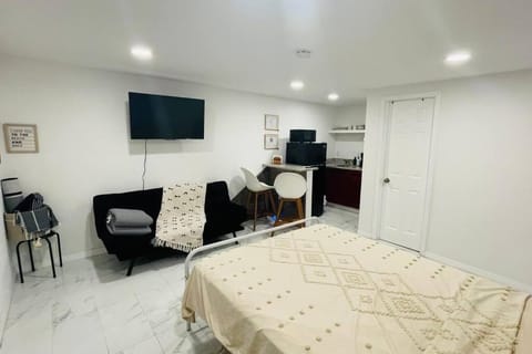 Private studio in Tampa, FL Apartment in Town N Country