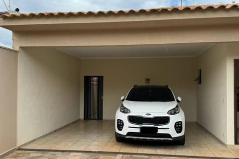 Bela casa, Espaçosa, Na Ribeirânia. House in Ribeirão Preto