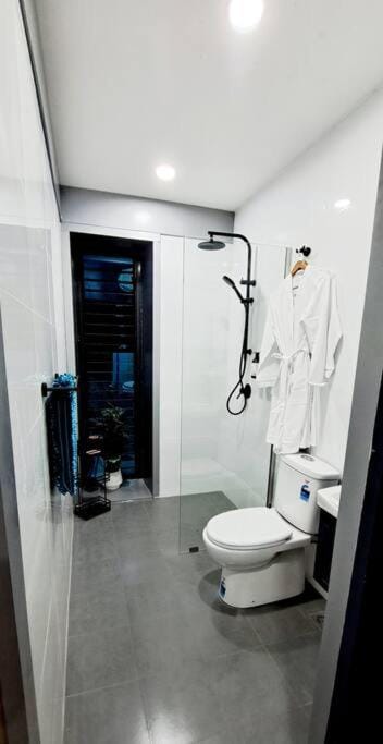 Shower, Toilet, Bathroom, Facility for disabled guests