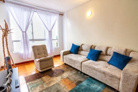 City Escape, Brand New Flat with Wooden Accent in upper class neighborhood in Bogotá Apartamento in Bogota