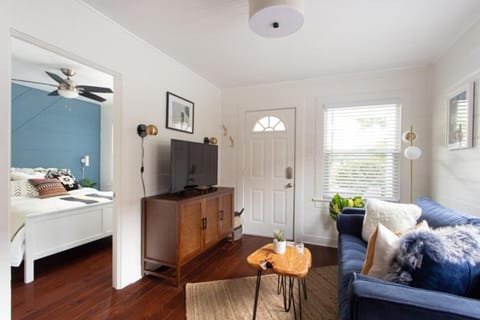 Stylish 2bed 2bath Culver Cottage with bicycles House in Culver City