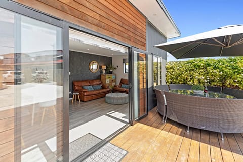 Lazy Sands - Mount Maunganui Holiday Home House in Bay Of Plenty