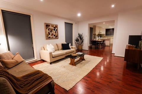 Circa 77 - Mid Century Modern Gem Apartment in Geelong