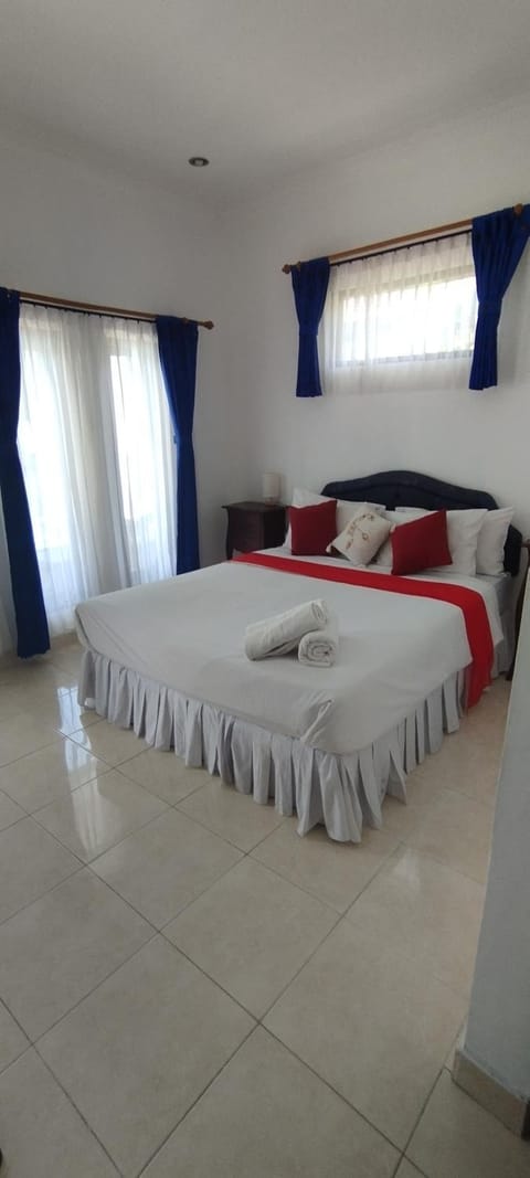 Guest House T Sari Bed and Breakfast in Buleleng
