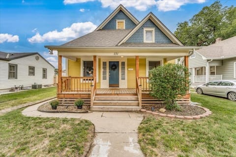 Perfectly located historic bungalow in Wichita's Delano district House in Wichita