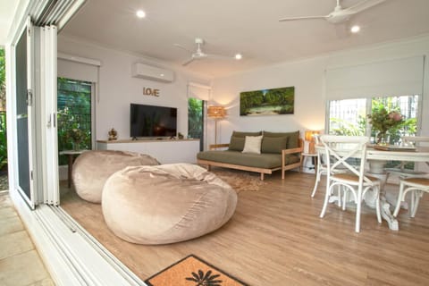 Find Your Flow Retreat - Beautiful Home House in Mission Beach
