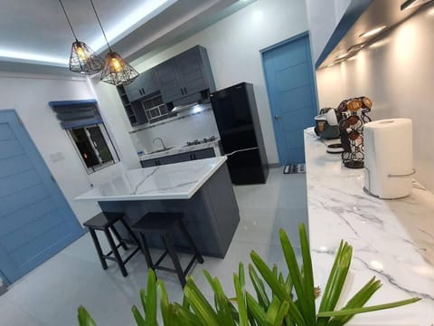 Dielle's Garden, a family staycation home Condo in Muntinlupa