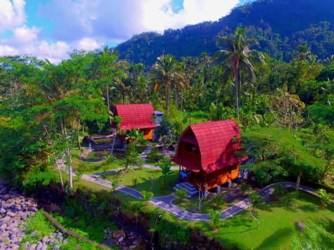 Property building, Natural landscape, Garden, Garden view, Mountain view