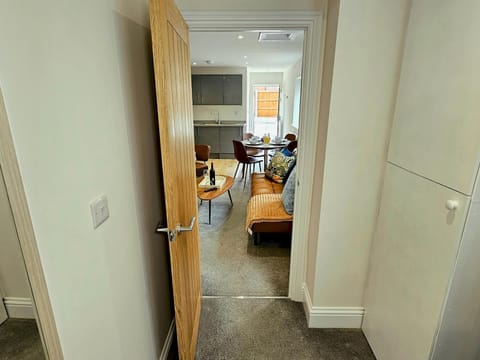 Pass the Keys Flat 3 · Stylish Modern Apt with Patio Condo in Telford