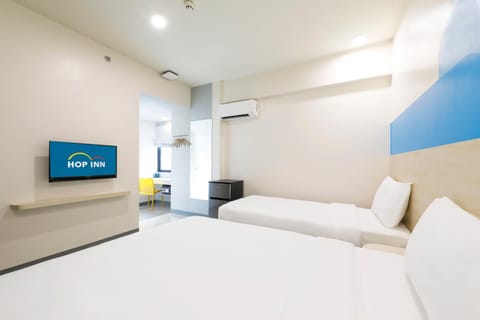 Bed, TV and multimedia, Bedroom, air conditioner