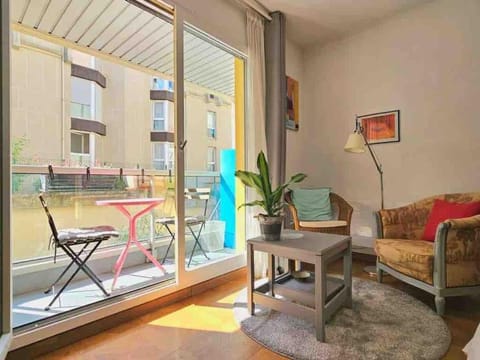 Studio centre-ville accès direct Paris Apartment in Saint-Cloud