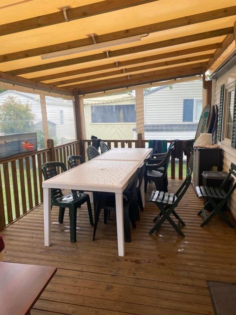 Patio, Dining area