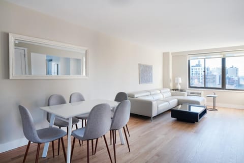 Luxurious 2 BR Apartment with Private Balcony Apartment in Upper West Side
