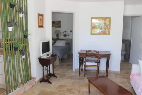 Appart T2 40 m² pleine campagne Apartment in Carpentras