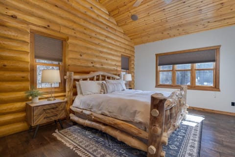 Luxurious Cabin on Castle Rock Lake! Sleeps up to 20! Haus in Castle Rock Lake