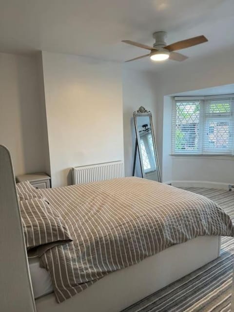 3 Bedrooms Birmingham Escape Casa in The Royal Town of Sutton Coldfield