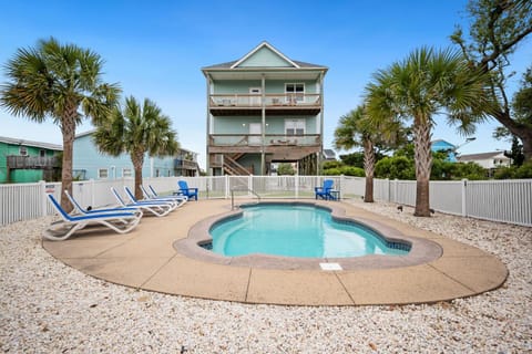 Shore Thing House in Oak Island