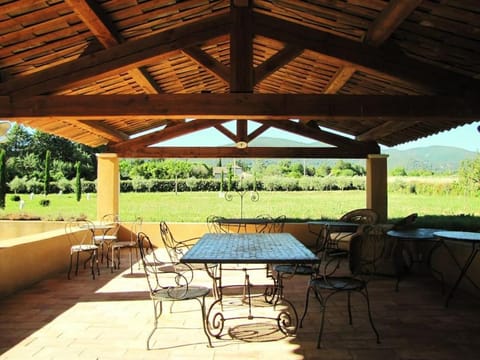 LUBERON - AIR CONDITIONING VILLA - 4 BEDROOMS - 4 BATHROOM Villa in Lourmarin