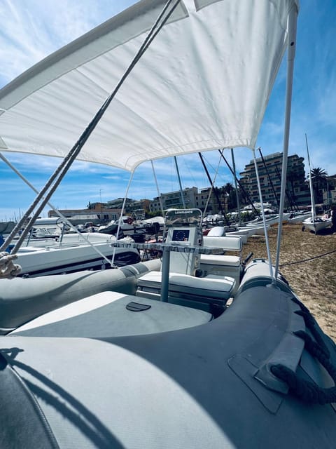 Gommone belvedere senza patente Docked boat in Anzio