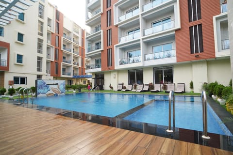 Property building, Day, Pool view, Swimming pool