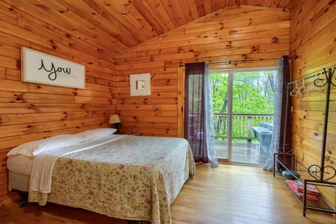 Blue Rose Cabins - Treetops Cabin Casa in Falls Township