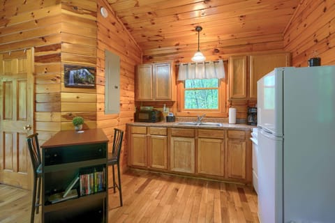 Blue Rose Cabins - Treetops Cabin House in Falls Township