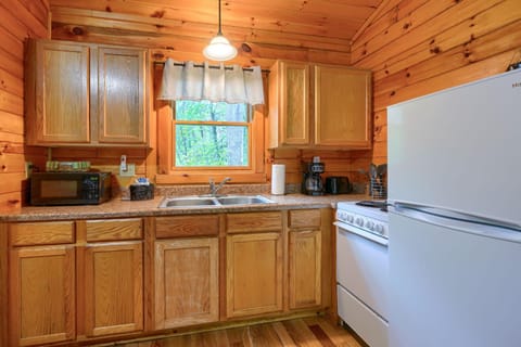 Blue Rose Cabins - Wildwoods Cabin House in Falls Township