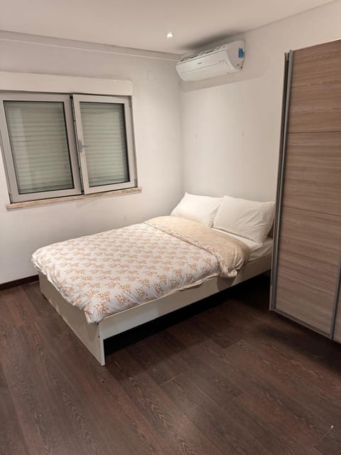 Bed, Bedroom, air conditioner