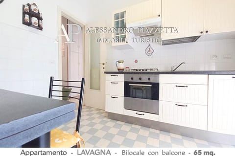 Kitchen or kitchenette, Dining area, oven, stove