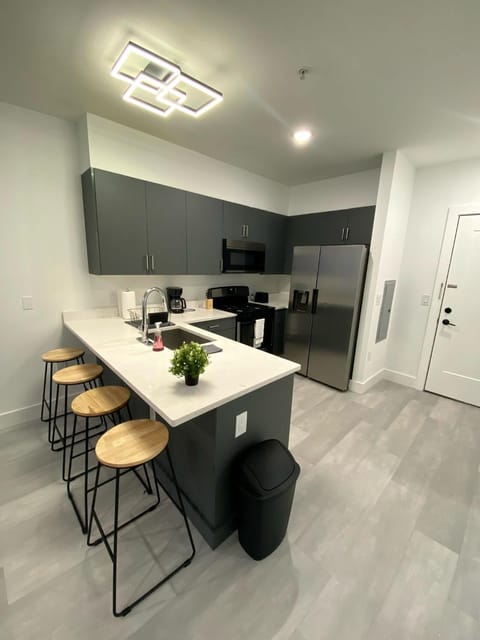 New Modern Serenity- 2BR Retreat near New York City Condo in Bayonne