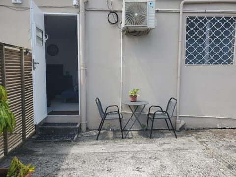 Patio, View (from property/room), Balcony/Terrace, Dining area, Street view