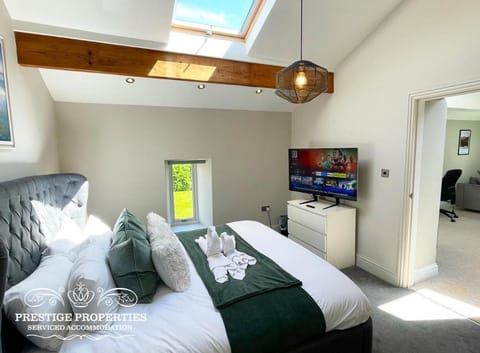 Bed, Photo of the whole room, Bedroom