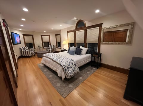 Forever Green Manor - 6 bedroom - Stunning Ocean Views House in Winthrop