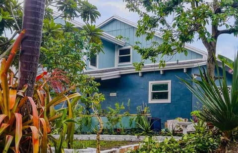 An Artistic Retreat House in Delray Beach