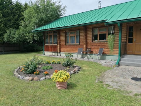 Property building, Day, Garden, Garden view